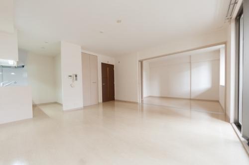 日当たり良好の広々としたリビングです。