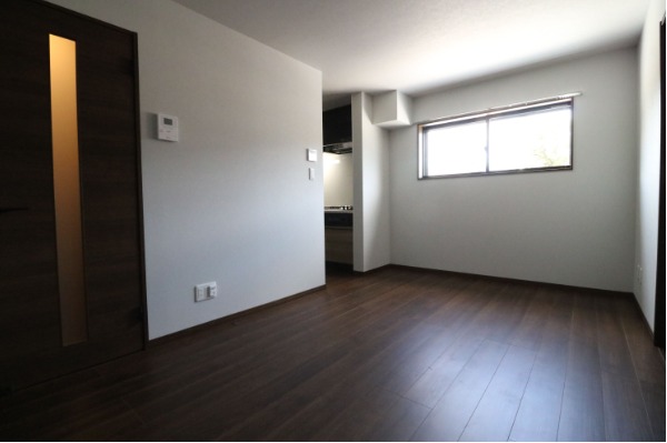 家具の配置に困らないリビングですね