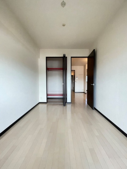 こちらは寝室にいかがでしょうか