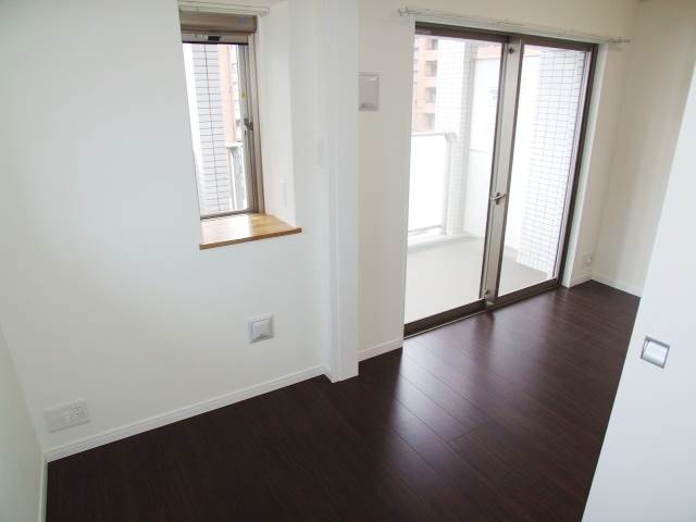 こちらは寝室にぴったりの洋室です