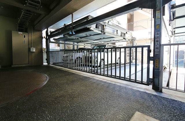 機械式駐車場完備です