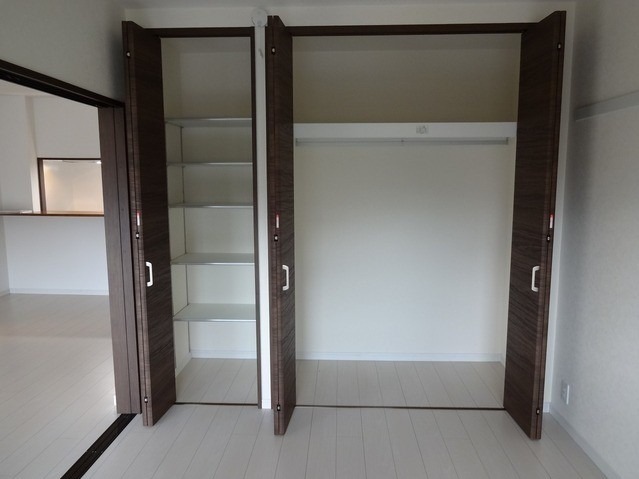 大容量のクローゼットでのも角多い方も安心ですね