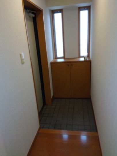 広くて清潔感のあるエントランスです