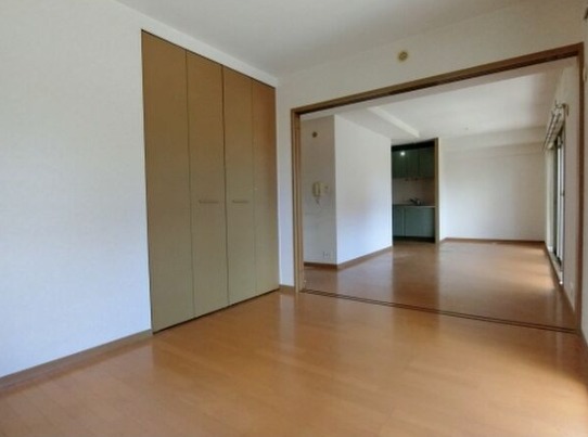 家具の配置がしやすいリビングですね