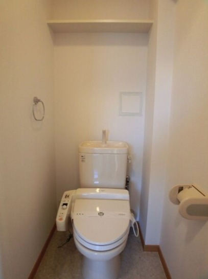 清潔感のあるトイレですね