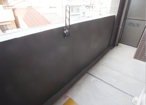 南西向きで日当たり良好なバルコニーですね