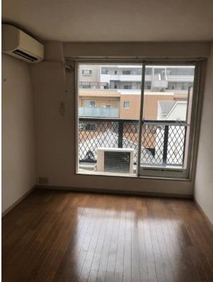 家具の配置に困らないリビングですね