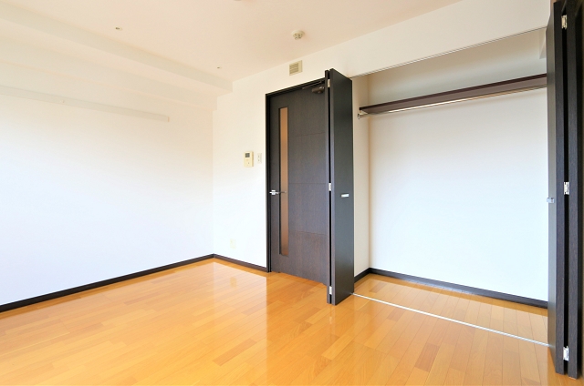 洋服はこちらに収納どうぞ