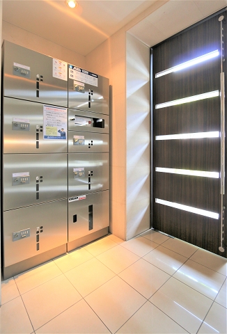 忙しい方に味方の宅配ボックス完備