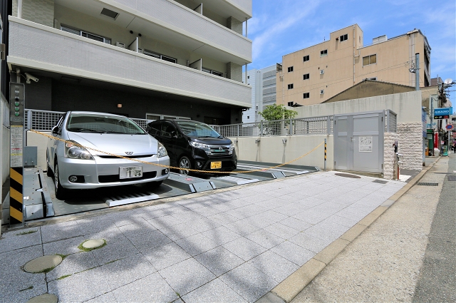 敷地内に駐車場ございます