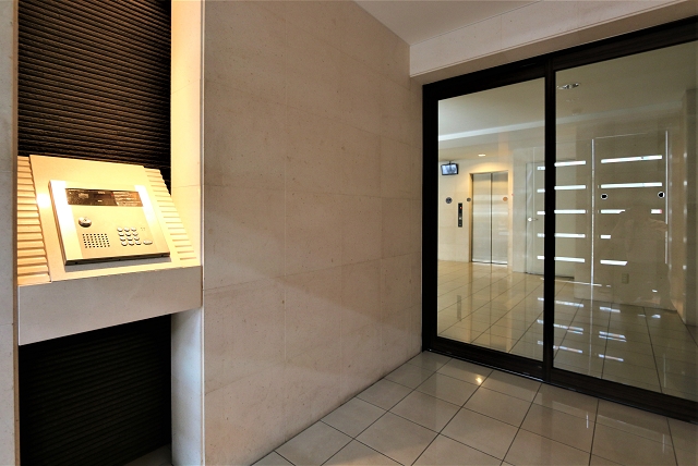 女性も安心のオートロック完備