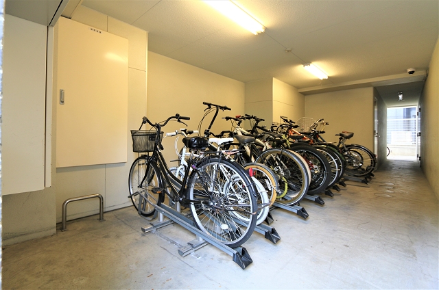 屋根付き駐輪場で雨の日も濡れません