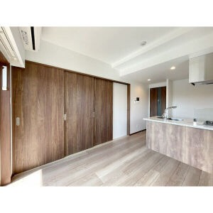 家具の配置に困らないリビングですね