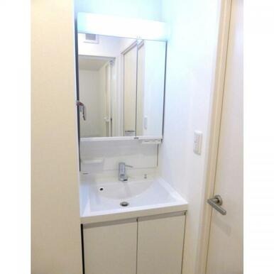 身支度の際などに便利な機能がいっぱいです。