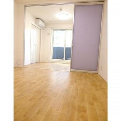 仕切りがないと広々として解放感がありますね。