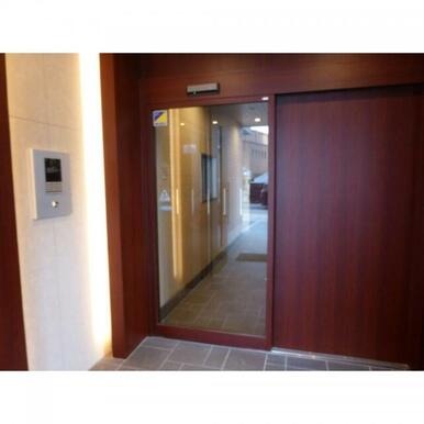 高級感のあるエントランスですね。