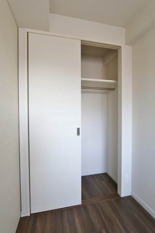 かさばりやすいお洋服もたっぷり収納出来ます