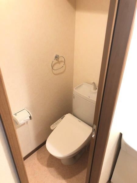 嬉しい温水洗浄便座付きです