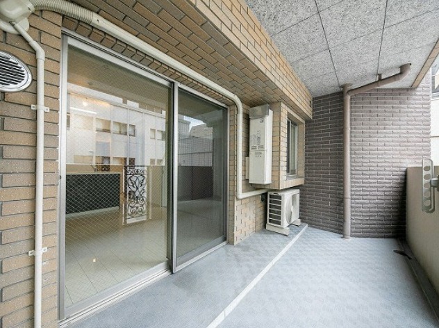 南東向きで日当たり良好なバルコニーです