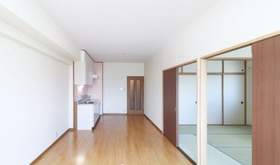 家具の配置に困らないリビングですね