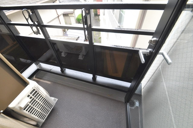 洗濯物を干せるバルコニーです