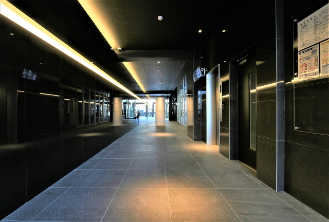 かっこいいいロビーです