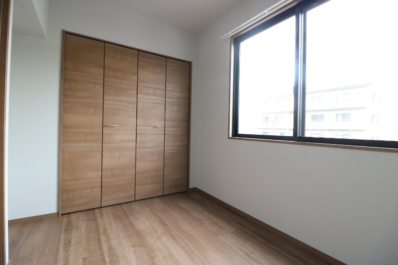 こちらの部屋は寝室としていかがでしょうか