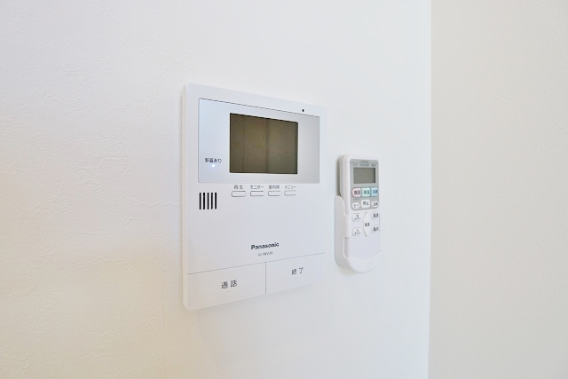 女性の方も安心のモニターフォン付き