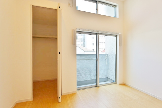 奥行きのある収納でお荷物の多い方も安心