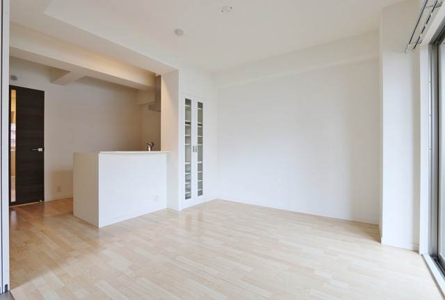 オシャレなリビングでお好きな家具もおけますね