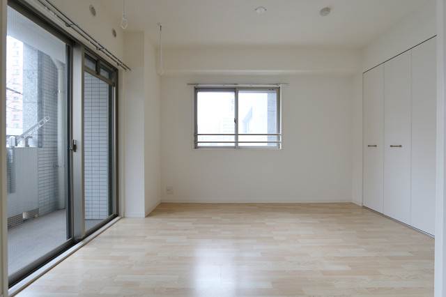 5帖越えの洋室で大きなベッドも置ける寝室です