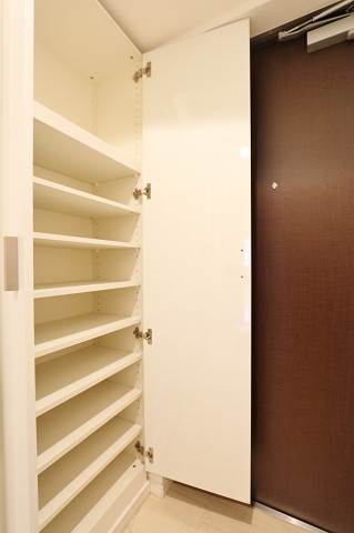 シューズボックスもたっぷり収納できます