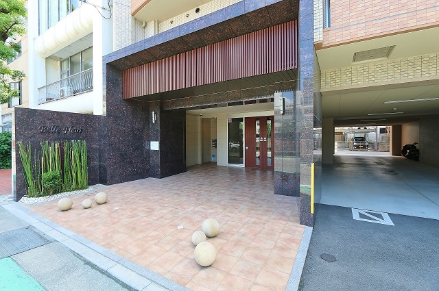 分譲マンション風のエントランスですね