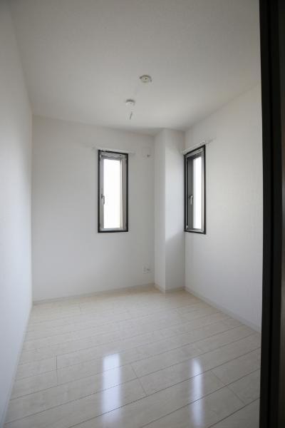 採光面が多く明るいお部屋