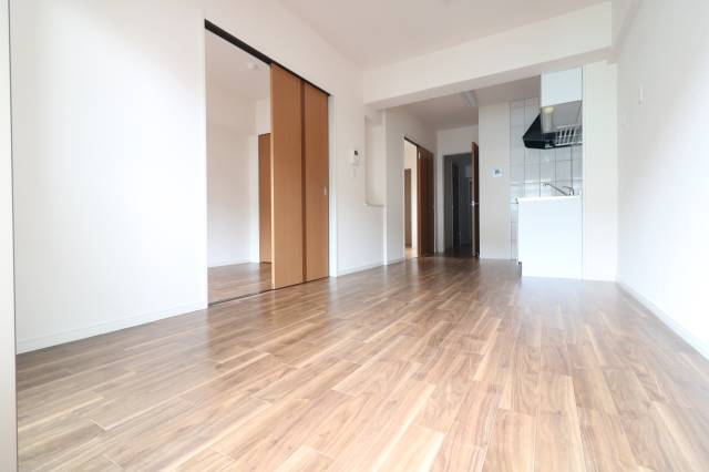 10帖のリビングになっております