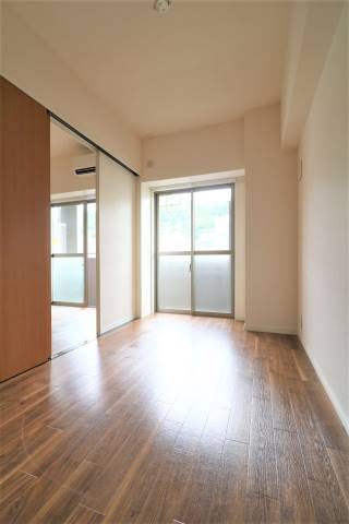 光がしっかり差し込むお部屋です