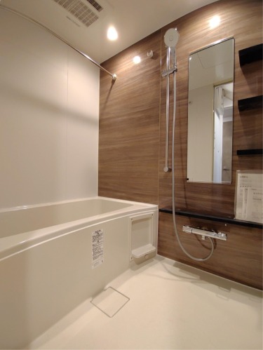 ゆったりとくつろげるバスルームです