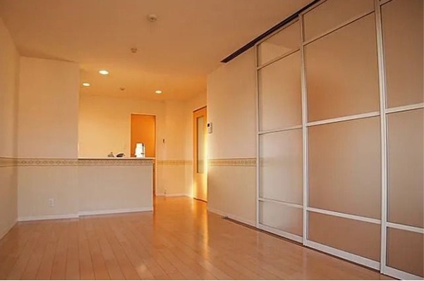 家具の配置に困らないリビングですね