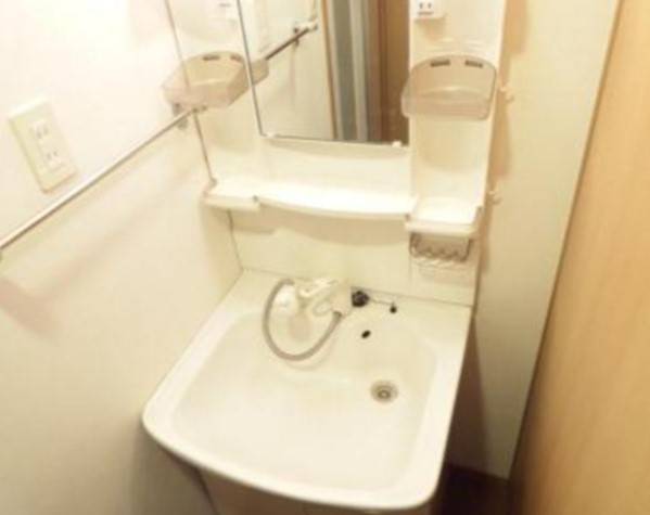 独立洗面台で朝の準備もバッチリです