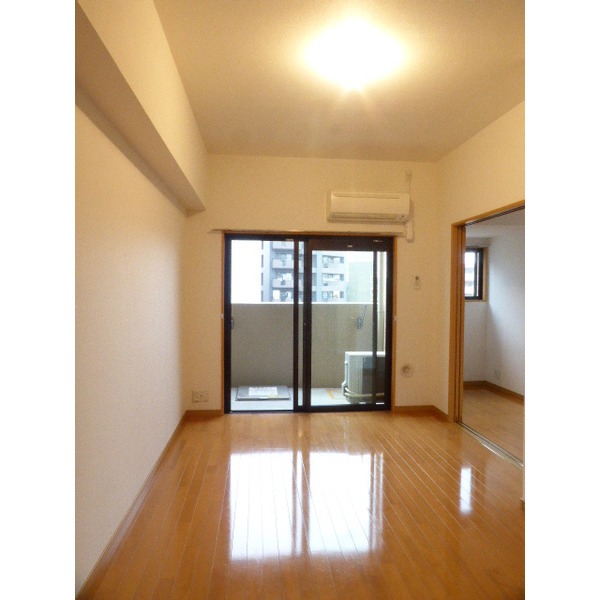 家具の配置に困らないリビングですね