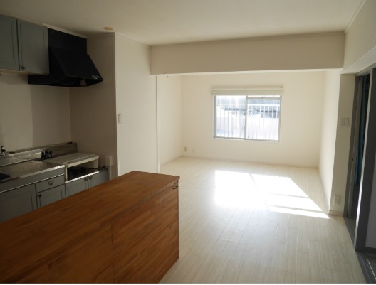 家具の配置に困らないリビングですね