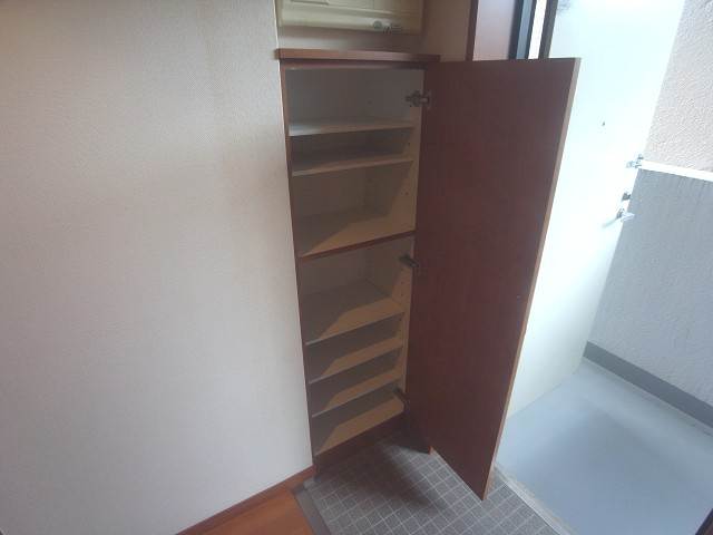 シューズボックスで玄関スッキリ