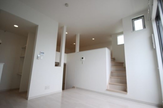 家具の配置がしやすいリビングですね