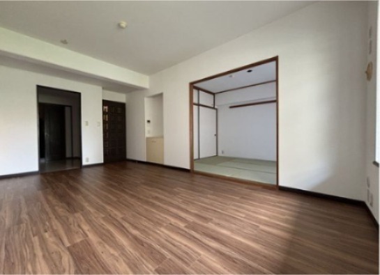 10帖の広々リビングです