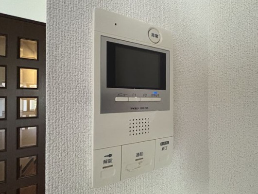 モニター付きインターホンで安心です