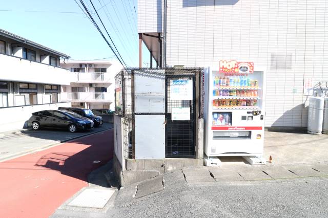 敷地内ゴミ置き場です。