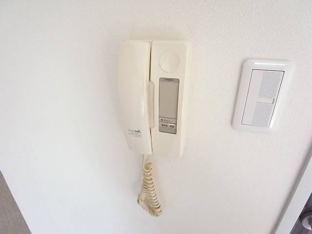 来客は音声で対応可能です。