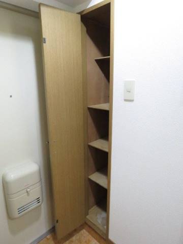 お靴はこちらへ