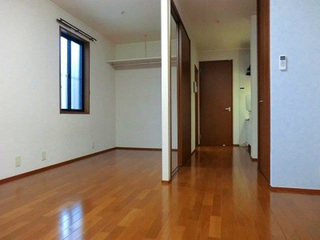 家具の配置に困らないリビングですね