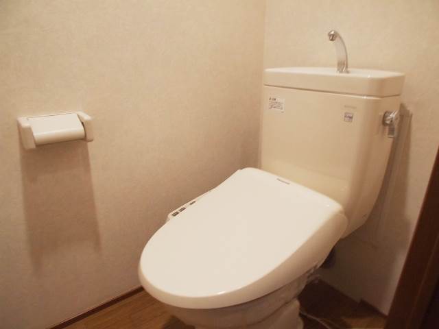 清潔感のあるトイレですね。